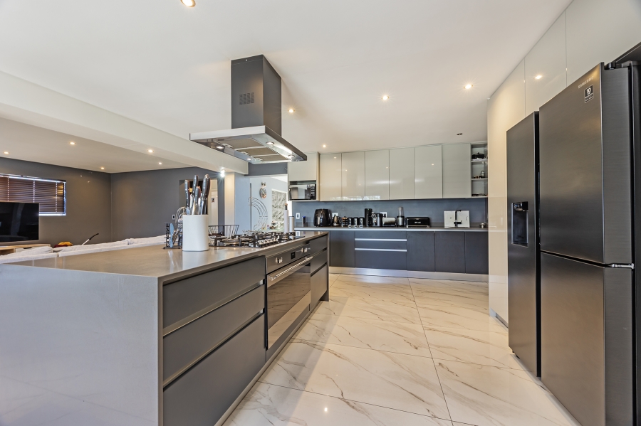 5 Bedroom Property for Sale in Haasendal Western Cape